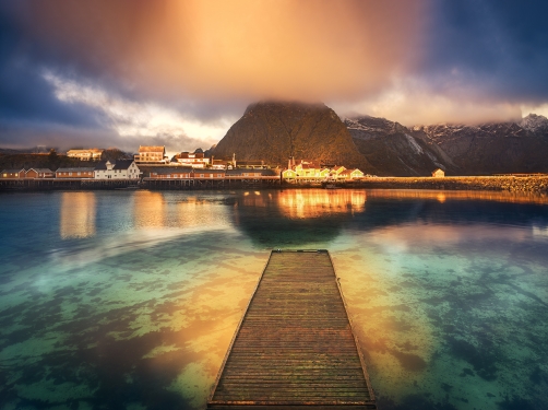 GOLDEN LIGHT (Sakrisøya, Norway)